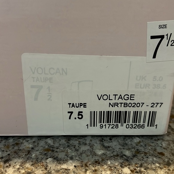 Not yet Rated- high heel boot is with zipper details. - Picture 7 of 11